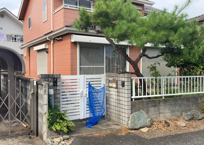 玄関は家の顔と言っても過言ではありません。現地を見学する際は玄関の広さや全体のバランスなどを見てみるといいでしょう。一般的なアプローチのしやすさだけではなく、お年寄りにも優しい設計のものだと安心です。