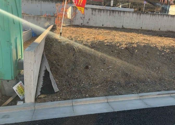 隣家の土地はどうなっているのか、生活利便施設が近くにあるのか、学校まで近いかなど、お客様のライフスタイルにあわせたイメージが重要です。また、近くにあると困る施設が近くにないかも確認するといいでしょう。