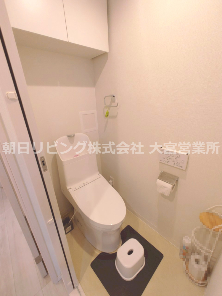 開け閉めが楽な引き戸の温水洗浄便座付きのトイレ