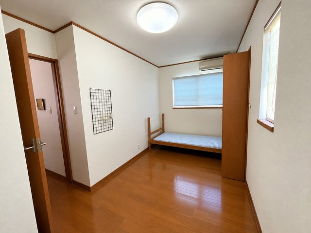 ゆったりした洋室です