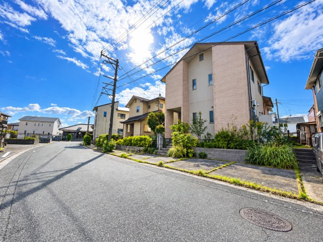 前面道路含む現地写真です
