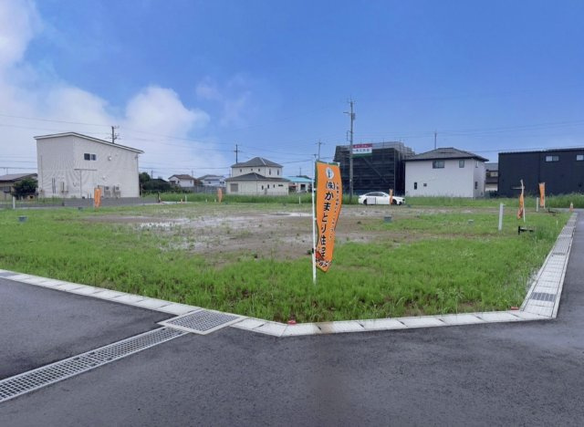 7号地　約64坪　1280万円。建築条件なし。　土地面積58坪～最大73坪。土地価格1180万円～。　他の区画もご案内大歓迎です！お気軽にお問合せ下さい♪　（一部建築条件付き　区画10、11、12）