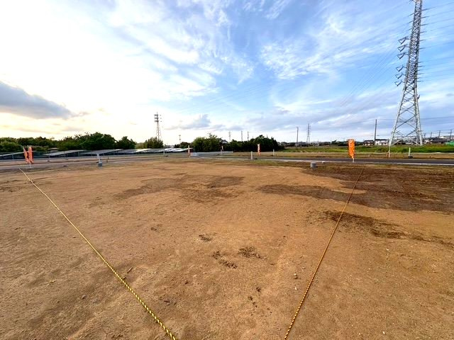 7号地　約64坪　1280万円。建築条件なし。　土地面積58坪～最大73坪。土地価格1180万円～。　他の区画もご案内大歓迎です！お気軽にお問合せ下さい♪　（一部建築条件付き　区画10、11、12）