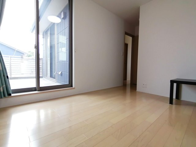 使い勝手のいい洋室です
