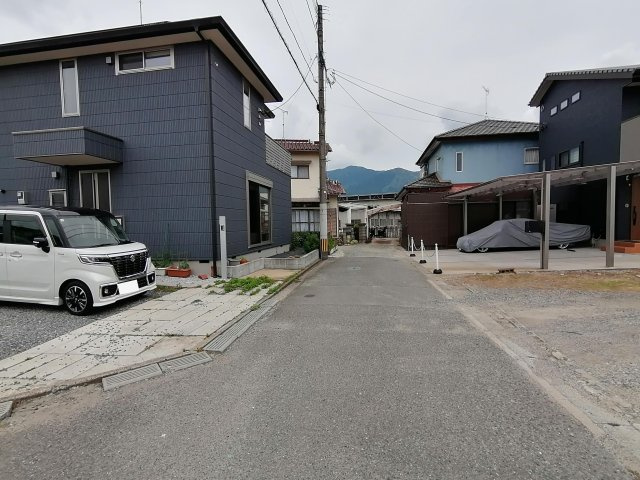 前面道路含む現地写真です