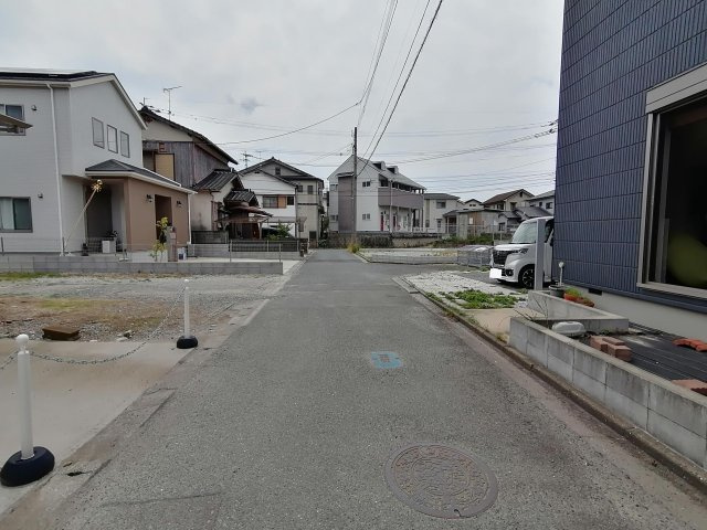 前面道路含む現地写真です