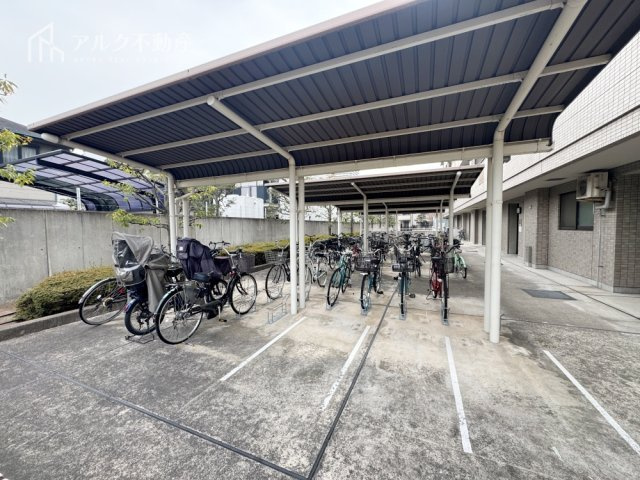 屋根付きの駐輪場です