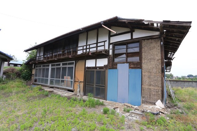 木造の構造や土壁などリノベーション素材としても魅力的な附属家