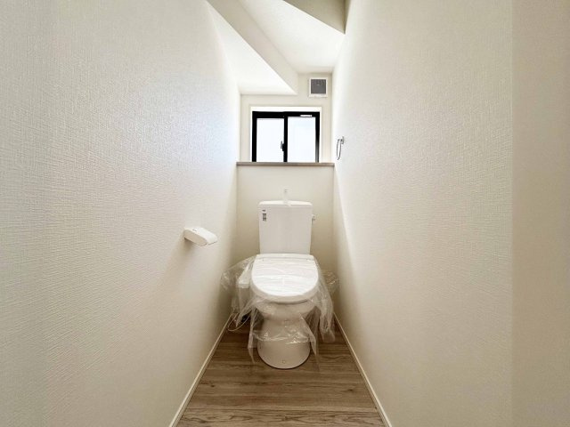 トイレは2か所あり、朝の混雑も安心です　