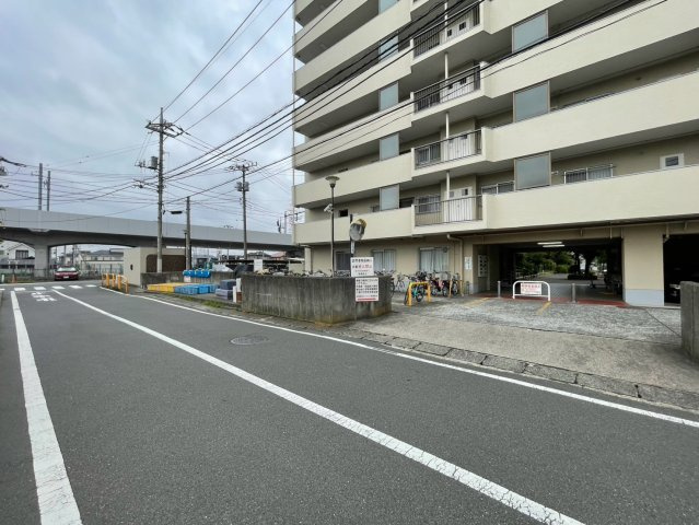 前面道路含む現況外観