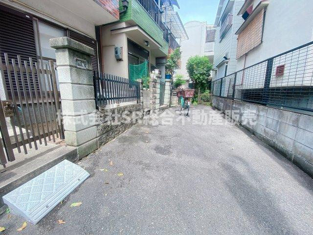 前面道路含む現地写真です