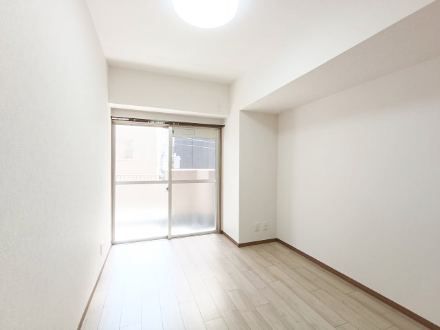 【洋室約5.0帖】　主寝室や子ども部屋にいかがでしょうか？