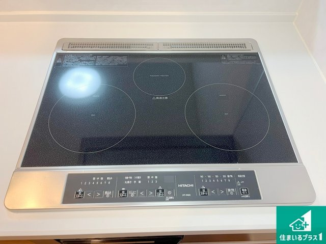 火を使わないので、安心なＩＨコンロ！でこぼこが無い構造なので、掃除もしやすく清潔に保てます！