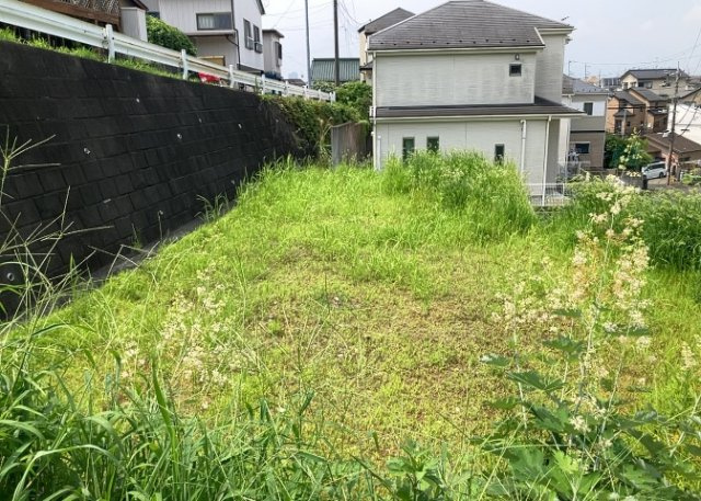 隣家の土地はどうなっているのか、生活利便施設が近くにあるのか、学校まで近いかなど、お客様のライフスタイルにあわせたイメージが重要です。また、近くにあると困る施設が近くにないかも確認するといいでしょう。