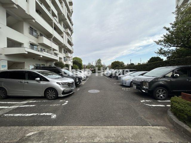 【敷地内駐車場】最新の空き状況や費用などの詳細は担当スタッフまでお問い合わせください。