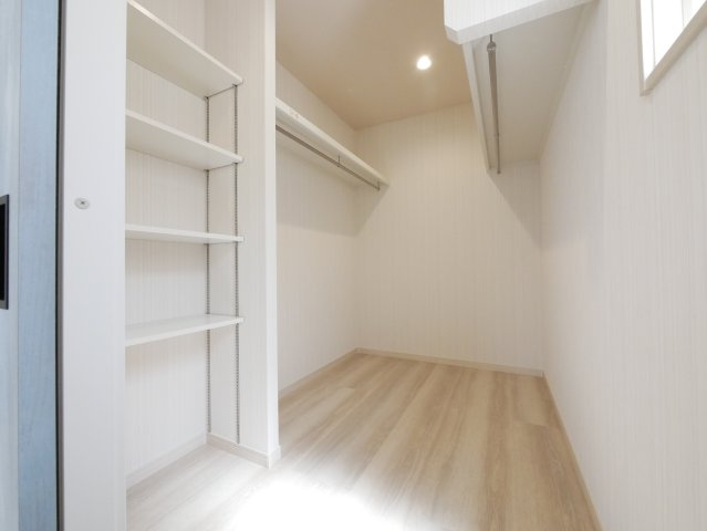 2階　洋室　8帖のウォークインクローゼット