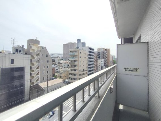 【バルコニー】　南向きバルコニー。朝日をしっかり浴びることができます。