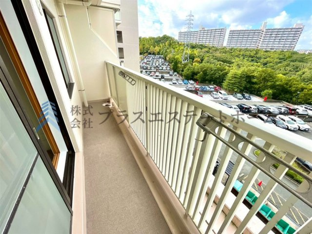 2面バルコニーで全部屋に窓がございます♪