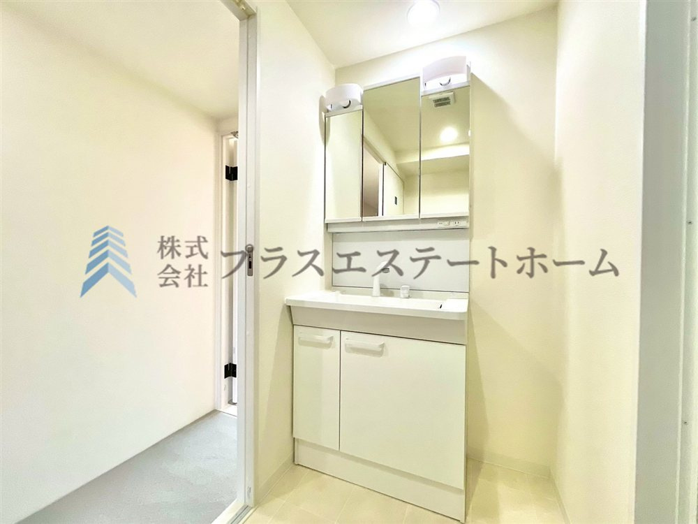 洗面台も新調されています♪収納も豊富で忙しい朝にも安心♪