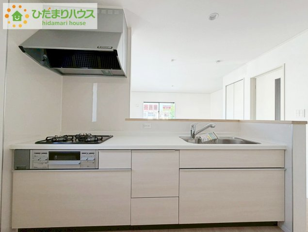 カウンターは少し高くなってますので、手元が隠れて来客からは見えにくくなってます♪