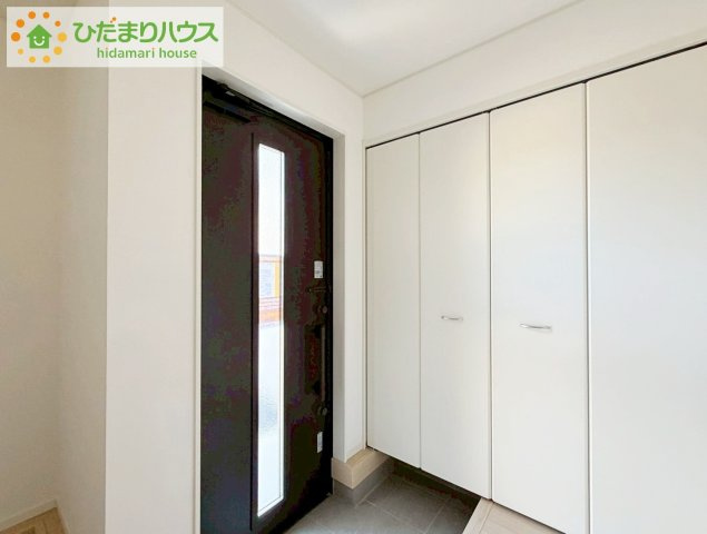 スニーカーマニアも納得の天井まであるシューズボックス!(^^)!