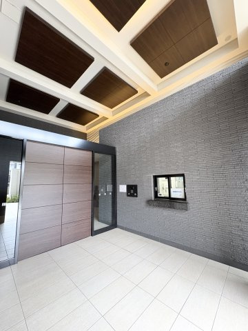 解放感溢れるエントランスで管理状況も良く、朝1日のスタートも清々しい気持ちで仕事場に向かうことができそうです。
