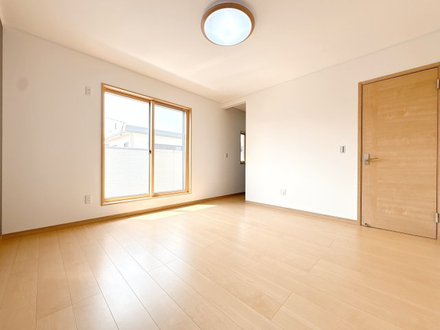 2Ｆ北東洋室の別角度になります♪