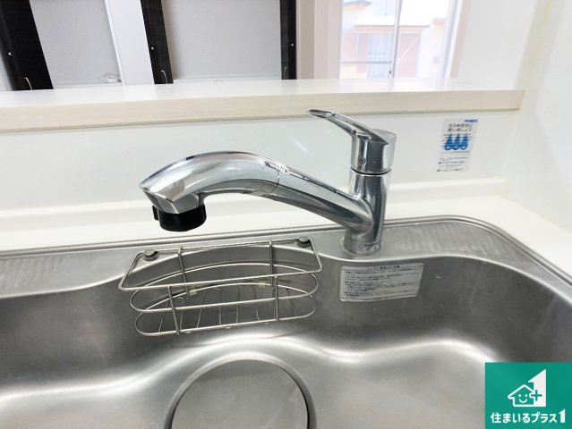浄水器を内蔵！炊飯時、お茶を作る時に安心してお水を使えます！お湯と冷水、浄水と原水、シャワーの切替えもワンタッチです！