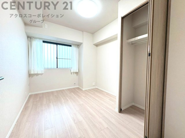 子供部屋…創造性や成長を促す遊びの空間を提供。学習や趣味に集中できる環境を整えます。個別のプライベートスペースは自己表現と自立心を育み、心地よい睡眠環境を整えリラックスできる場所を提供。
