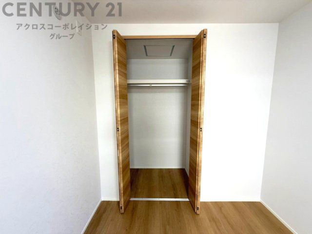 衣類やアクセサリー、小物類の収納が便利で整理整頓がしやすく、部屋の美観を保ちつつ、スペースを最大限に活用できます。衣服のしわやダメージを防ぎ、長持ちさせることができます。