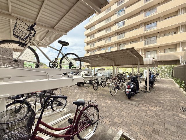 もちろん、駐輪場・バイク置き場もあります。