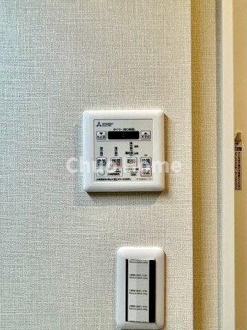 【浴室乾燥機】暖房・冷風・換気・乾燥が可能です。毎日を快適に過ごせるうれしい機能が揃っています。雨の日の洗濯物も安心です。