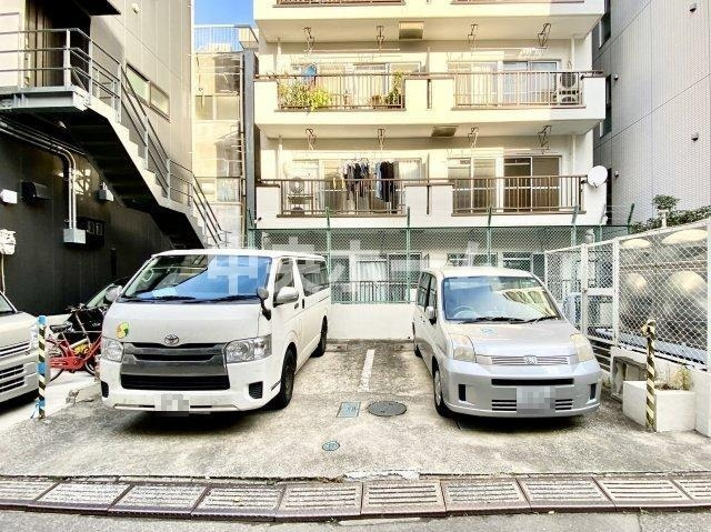 【敷地内駐車場】最新の空き状況や費用などの詳細は担当スタッフまでお問い合わせください。