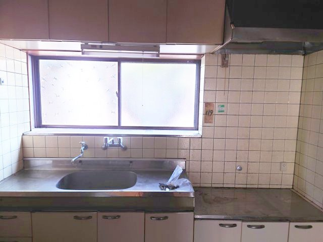 出窓があるので陽当りも換気も確保され、明るい素敵な雰囲気ですね！