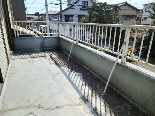 バルコニーが道路からの目隠しになるのでプライバシーも守られます。
