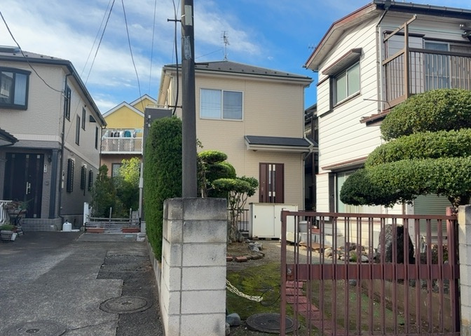 木造住宅とは土台、壁、柱など建築物の強度を支える構造体の材に木が使用されている構造を指します。構造体は建物の自重を支えるだけではなく風圧や水圧、積裁荷重などあらゆる衝撃に耐えるための基礎です。