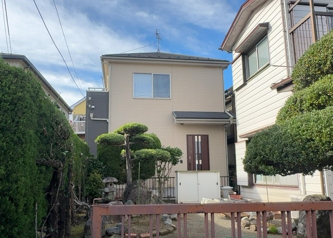 省エネ給湯器とは従来型の給湯器より熱効率が高く、少ない燃料でたくさんのお湯を沸かすことが出来る高効率な給湯器のことを指します。また、省エネ給湯器には種類があり、利便性や効果なども様々です。