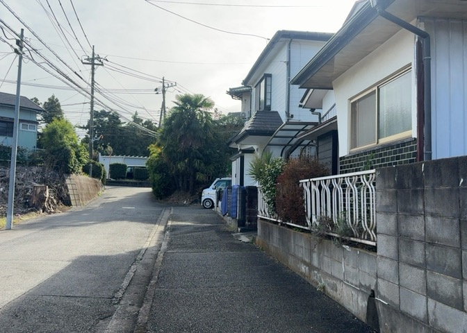土地の地勢が高台の場合、景色を綺麗にみることができ、景色にこだわってお家探ししている方におすすめです！また平坦地よりも風通しがいいというメリットがあります。デメリットもあるので是非現地でご確認下さい。