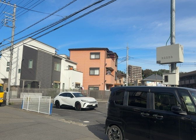 眺望を気にして物件を探す場合、前面に建物が建っていないか現地で確認しましょう！前面に建物があると景色はもちろん、日当たりや風通しにも影響が出てきます。住んだ時のことを想像しながら現地見学をしましょう。
