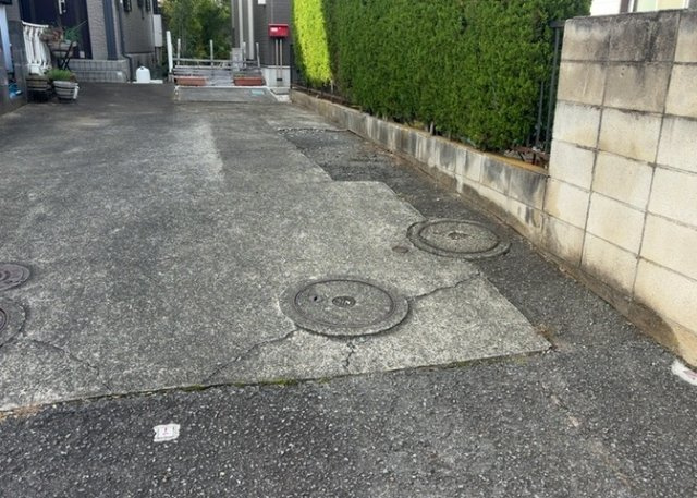駐車場と明記されていても、最小スペースでつくられた駐車場だと大型車は駐車できなかったり、出入りしにくくなったりする可能性があります。お車のサイズと購入したい物件の駐車場のサイズを現地で確認しましょう。