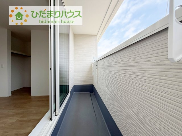 広々としたバルコニー。お洗濯物もぜーんぶ干せちゃいます！！