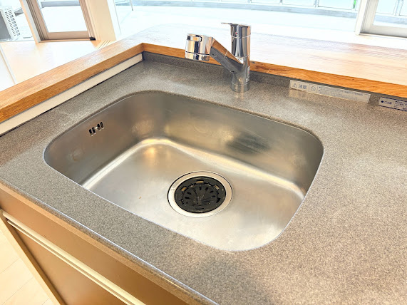 ◆浄水器一体型なのでシンクまわりがスッキリ！ハンドシャワー付きで便利。
