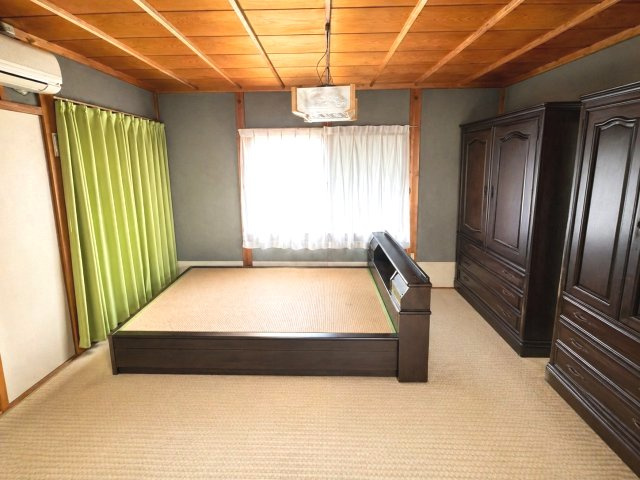 陽当たり良好のゆとりある和室空間6帖　※一部AI加工により家具を削除しています