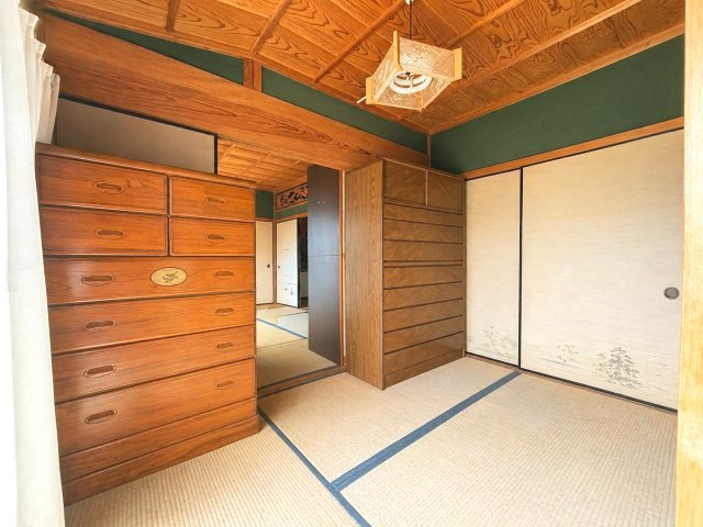 ゆったり過ごせる続き和室4.5帖です　　※一部AI加工により家具を削除しています