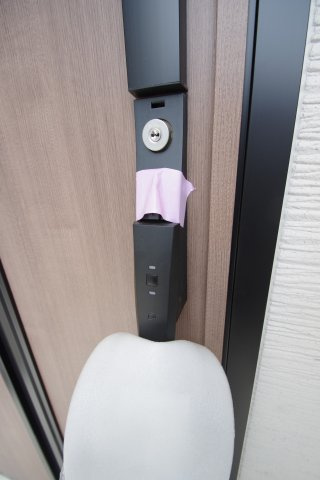 玄関扉はカードキー対応