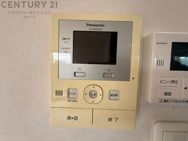 訪問者が来たときにテレビ画面で確認できるため、安心してドアを開けられます。録画機能があるものもあり、留守中に来訪者を記録しておくことができます。利便性が高く、セキュリティ面でも安心です。