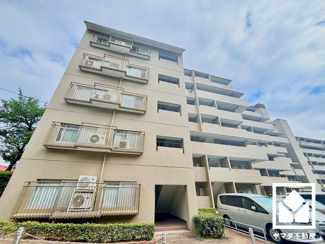 「関西スーパー大社店」まで徒歩6分、「ドラッグセガミ大社店」まで徒歩6分、「ロイヤルホームセンター西宮」まで徒歩8分など、お買い物施設が徒歩圏内に複数あり便利な住環境です。