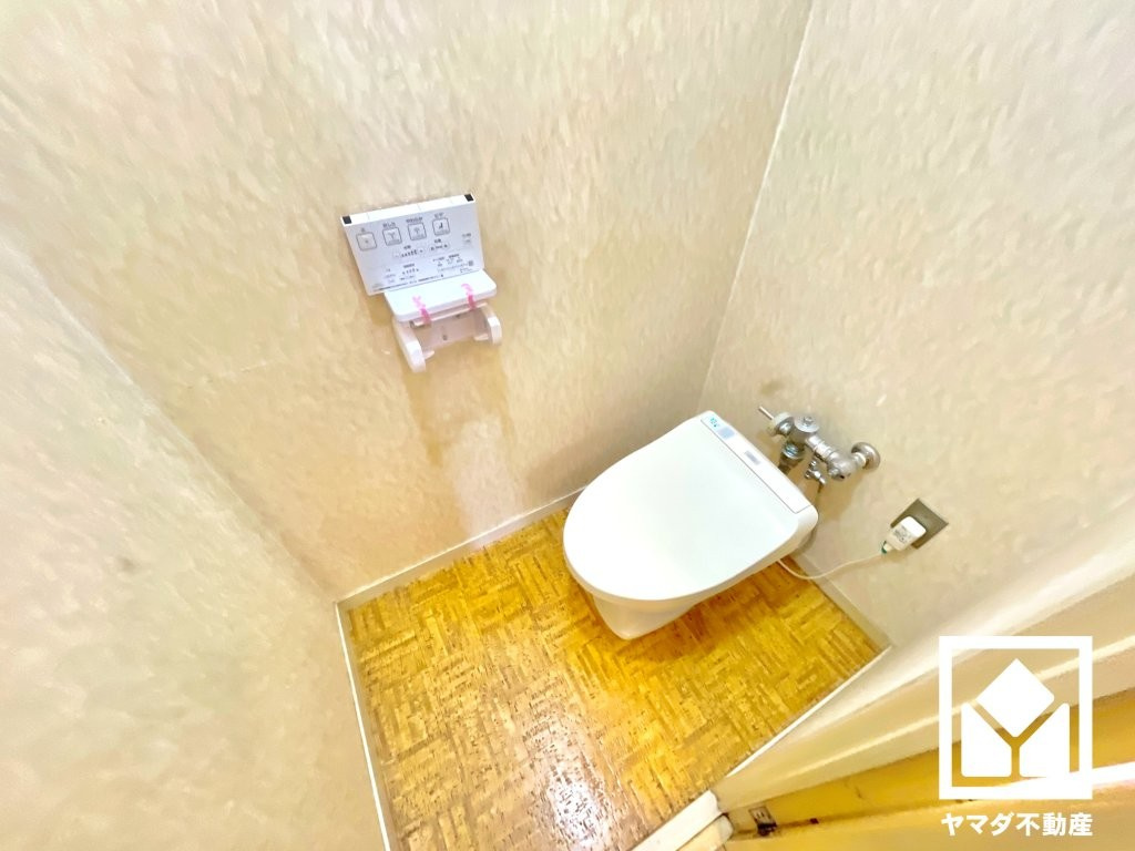トイレを新規交換予定です。毎日使う場所だからこそ、快適性にも配慮されています。（リフォーム前の写真です）