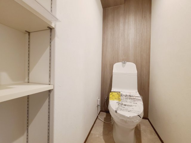 【新品】快適な温水洗浄便座付。いつも使うトイレだからこそ、こだわりたいポイントですね。