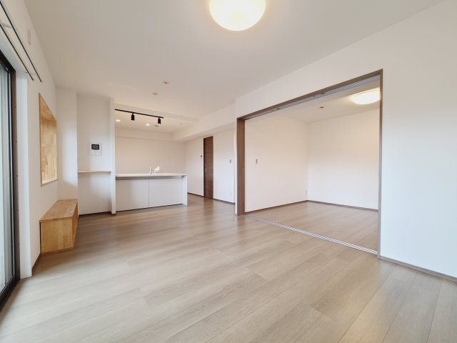 〇洗練されたお洒落なデザイン空間、ＬＤＫ17帖以上、家族団らんでゆったりくつろげるリビングになります♪